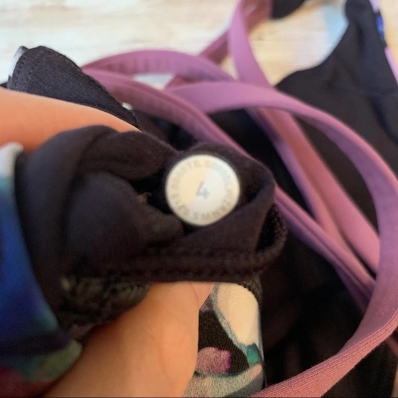 Lululemon Floral Energy Bra Size 4 - Picture 5 of 6